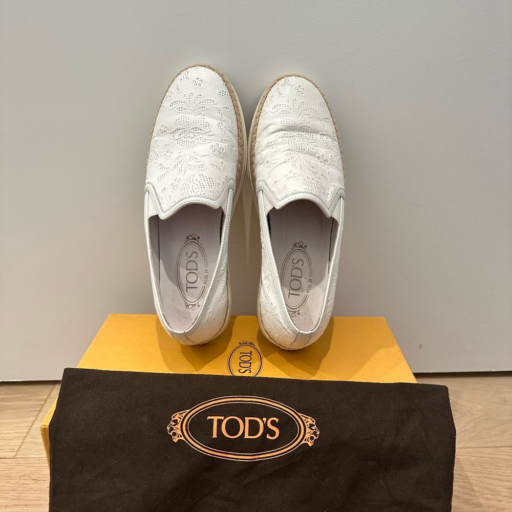 White espadrilles Tod’s flats